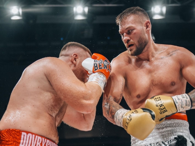 Boxer Tom Schwartz taktiert Gegner im Ring